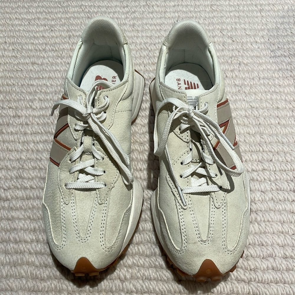 New Balance x Bandier 327, size US 9, never worn!